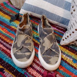 Gypsy Jazz camo slip on sneaker, size 10